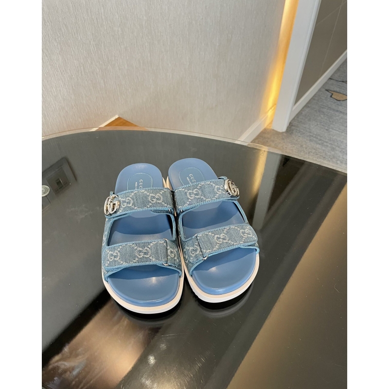 G*u*i sandals